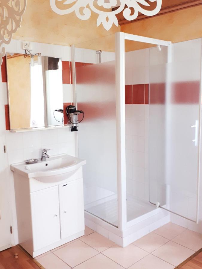 Chambres D'Hotes La Noyeraie Izeron Exteriör bild